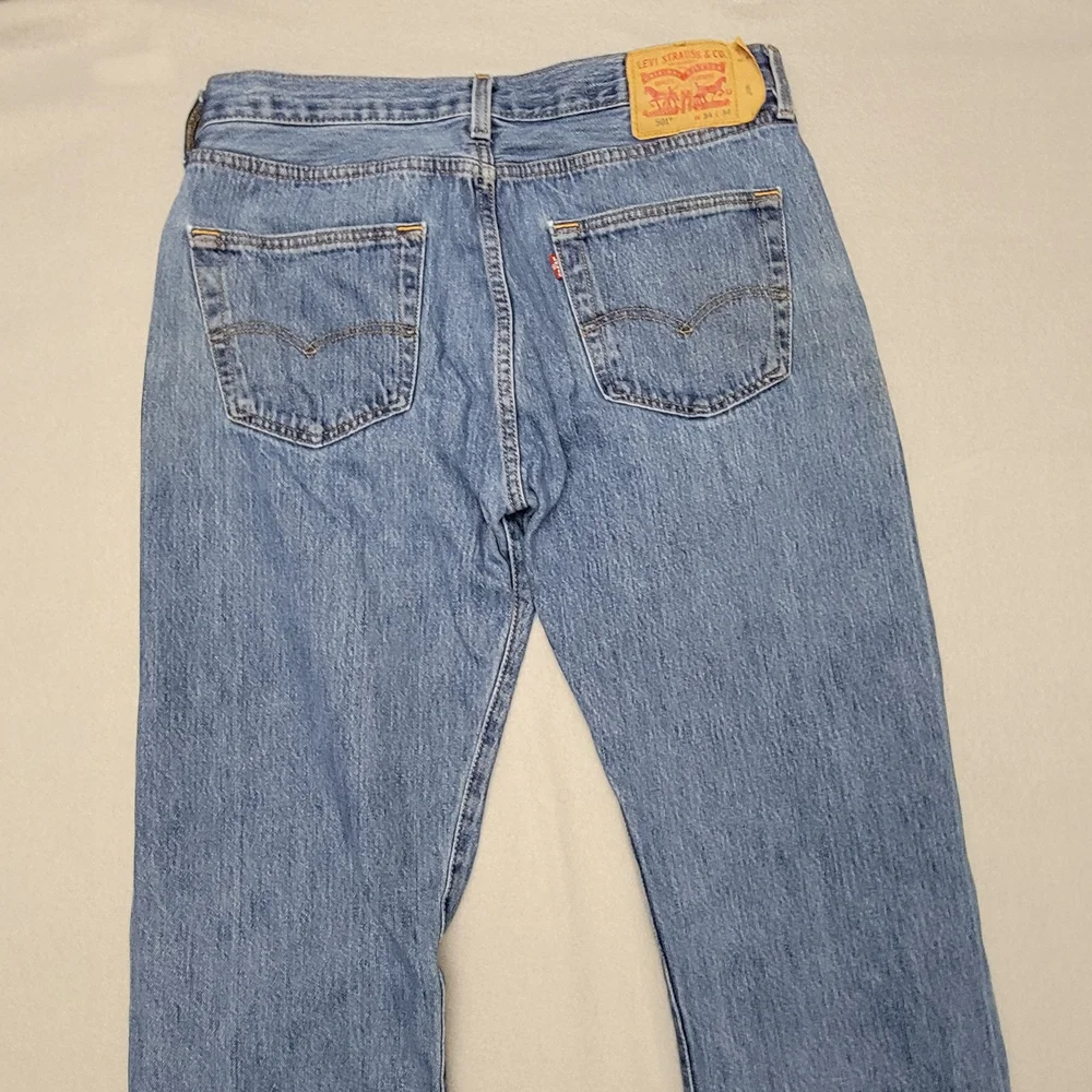 Levi's 501 Jeans men's 34x34 Original Straight Fit Button Fly Light Blue Denim - Picture 12 of 16